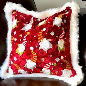 🎅🏻Adorable Santa 🎅🏻 Pillow! EUC 🎅🏻 White fluffy trim adds extra flair!